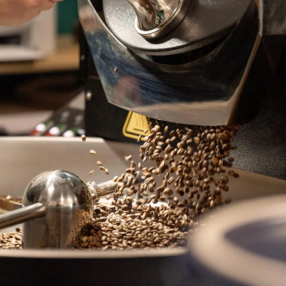 Praženie zŕn výberovej kávy Concept Coffee Roastery